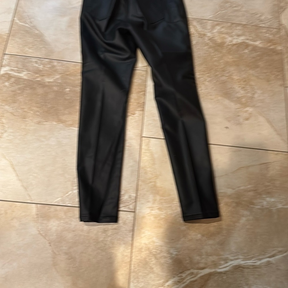 Black Vegan Leather Skinny Pants with Tapered Fit and Modern Look sz7 - Picture 7 of 7